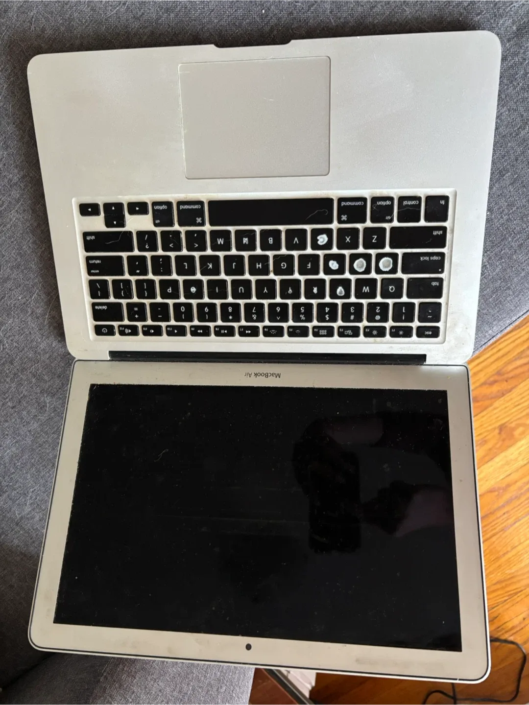 Apple MacBook Air 13-inch (Mid 2012) image indicator(2)
