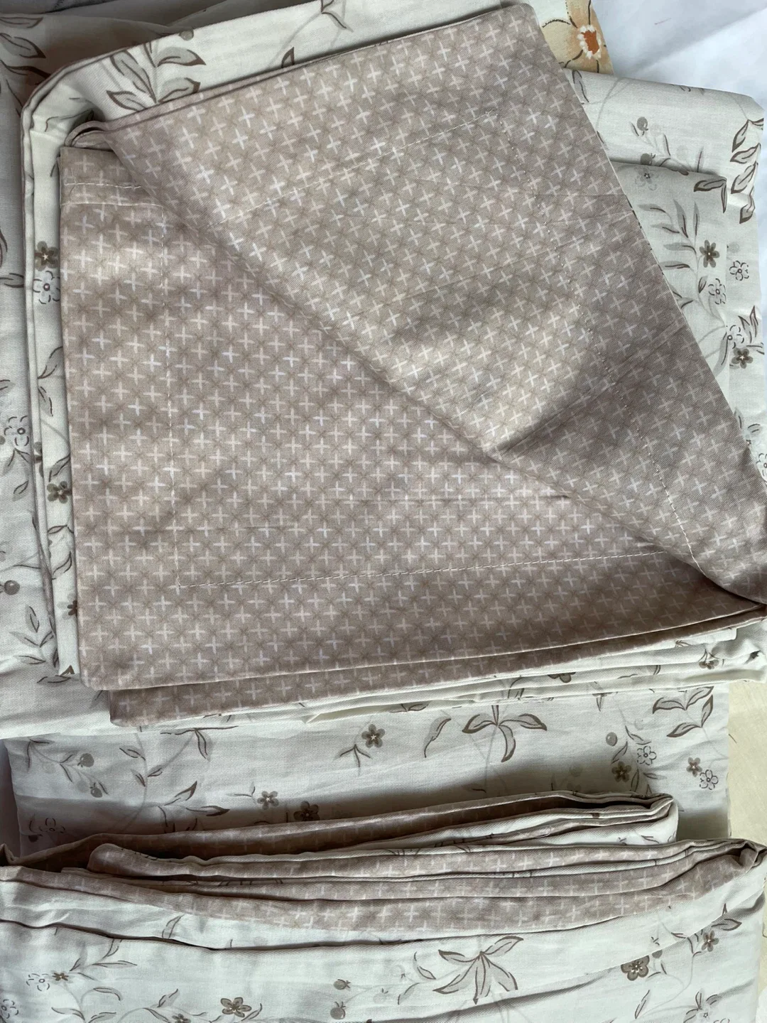 100% Cotton Queen size duvet cover sets, printed reversible image indicator(5)