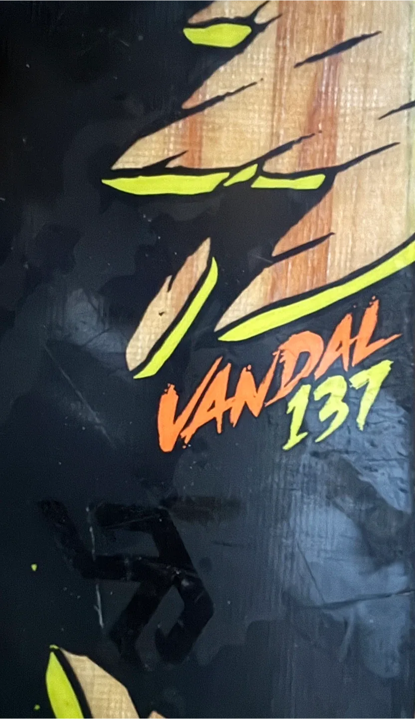 K2 Vandal 137 Youth Snowboard with Binding image indicator(2)