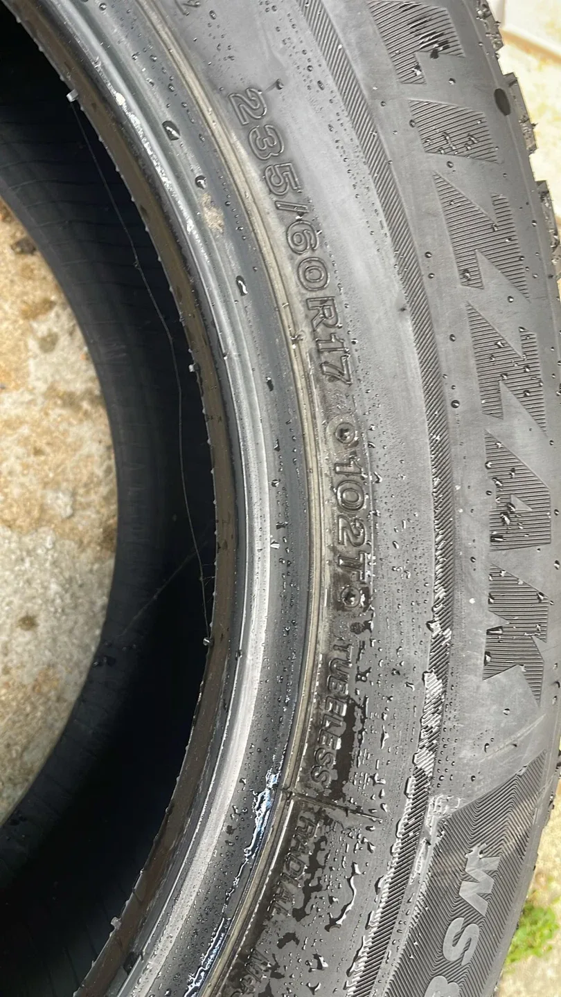 Bridgestone Blizzak WS80 235/60R17 Winter Tires image indicator(5)