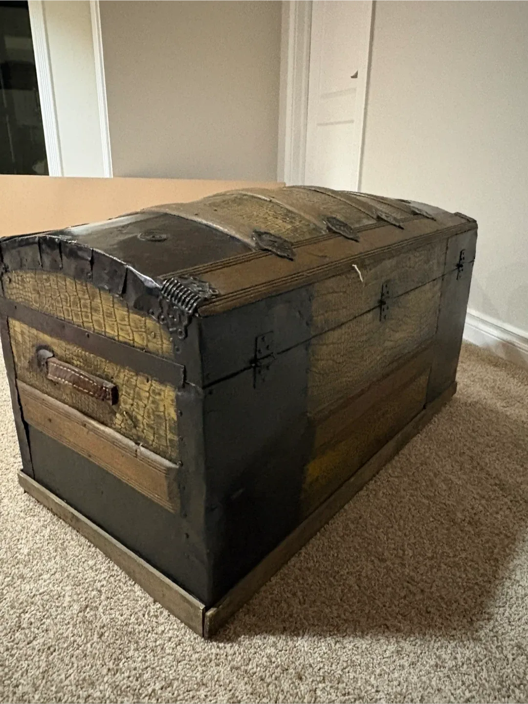 Vintage Steamer Trunk image indicator(2)