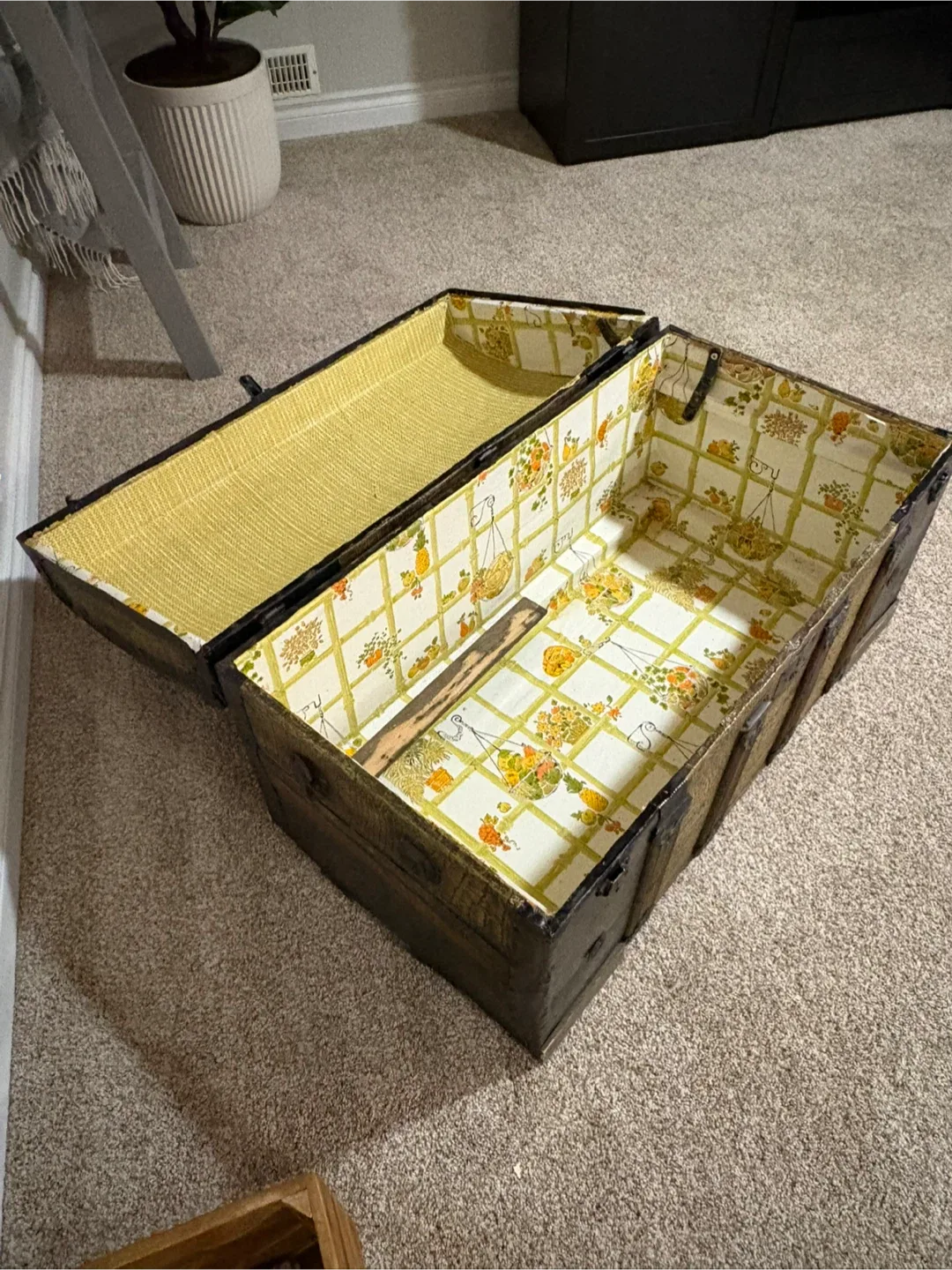 Vintage Steamer Trunk image indicator(3)