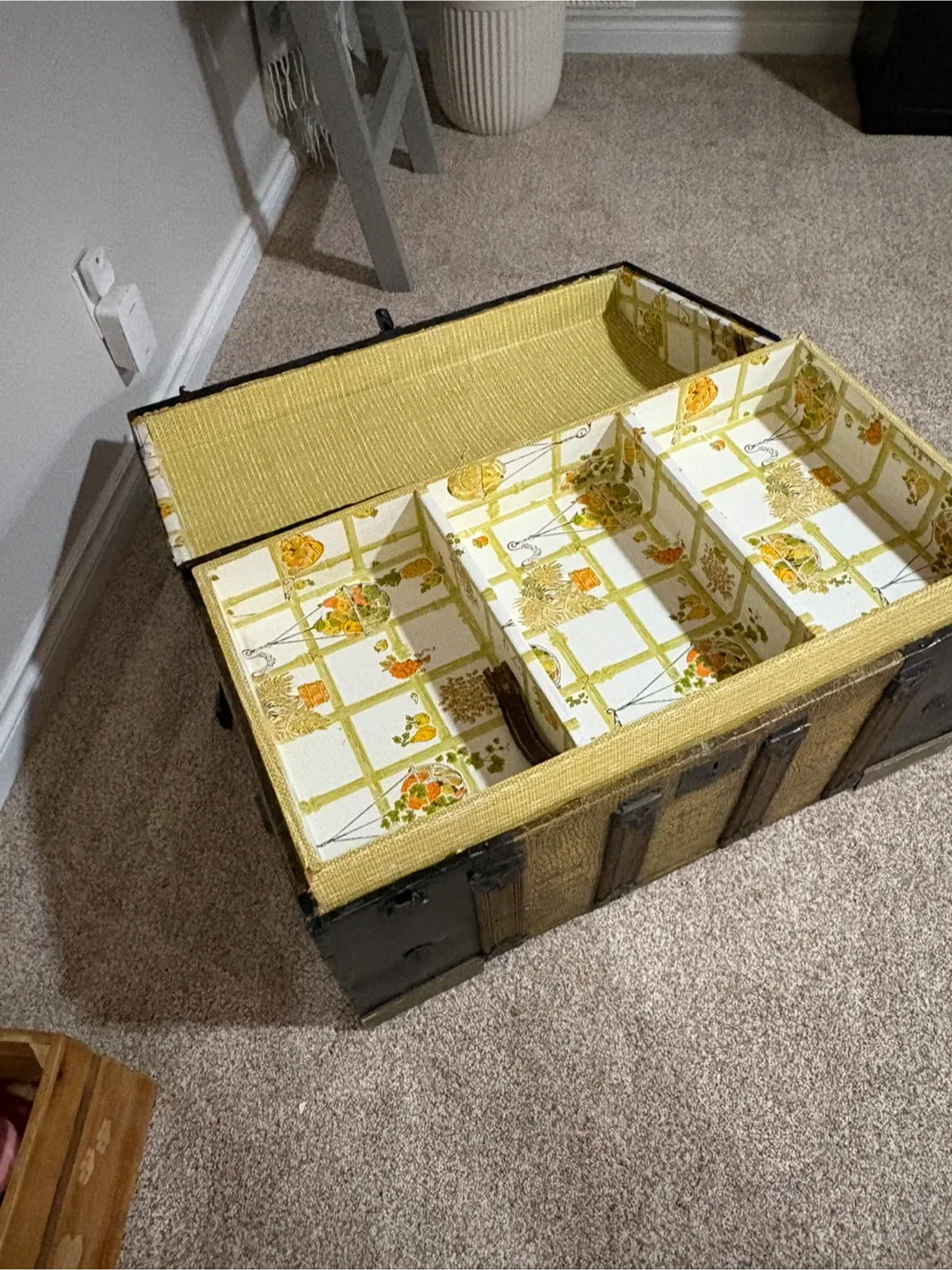 Vintage Steamer Trunk image indicator(4)