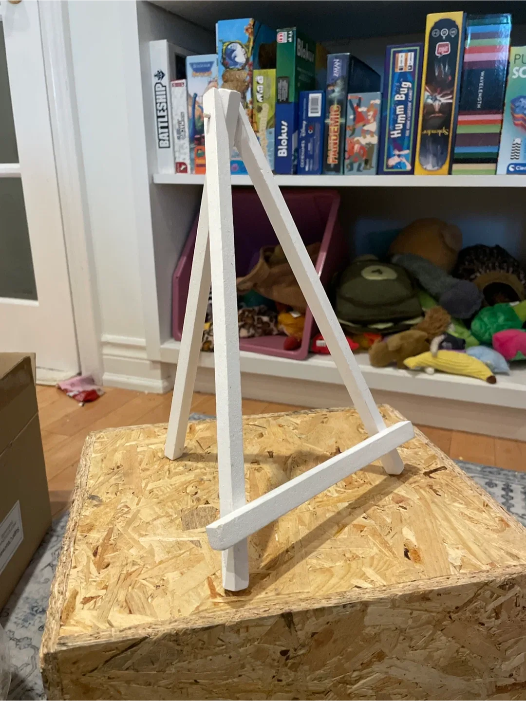 5 White Wooden Easel Stands