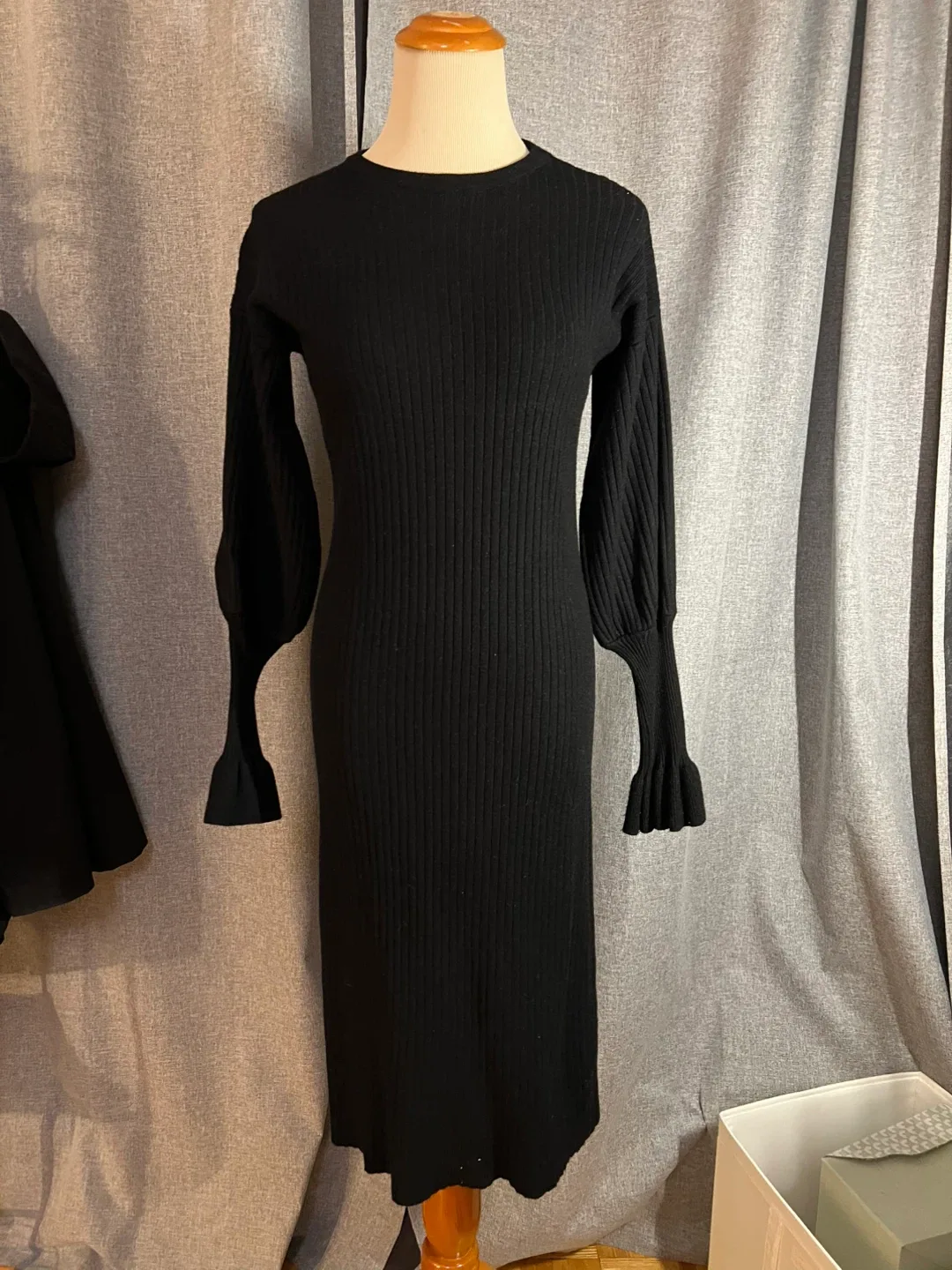 Black ribbed knit midi dress