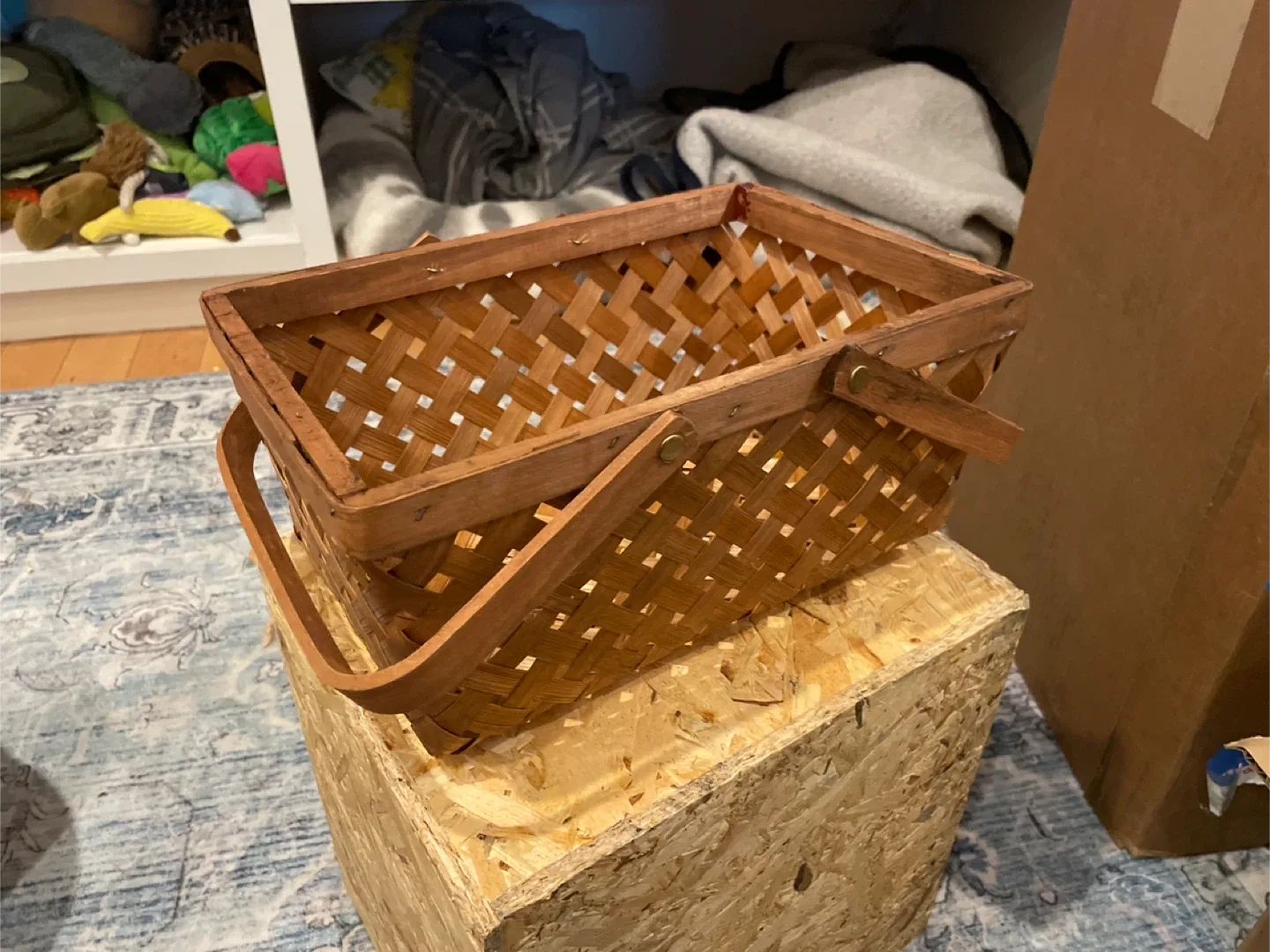 Woven Picnic Basket image indicator(2)