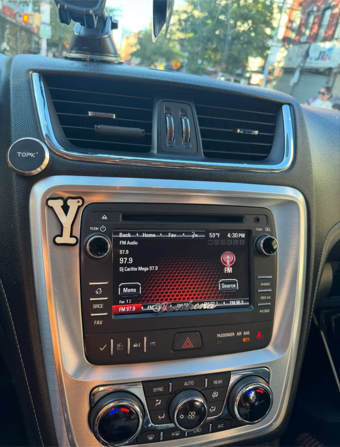 GMC Acadia SUV image indicator(2)