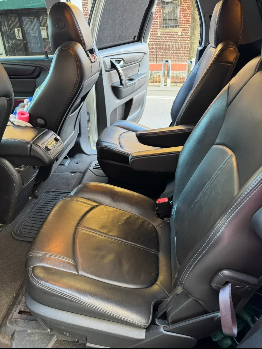 GMC Acadia SUV image indicator(6)