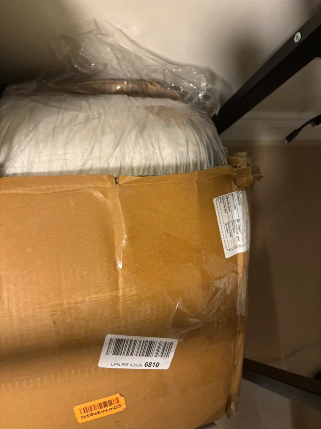 Zinus 8-Inch King Mattress - Like New! image indicator(4)