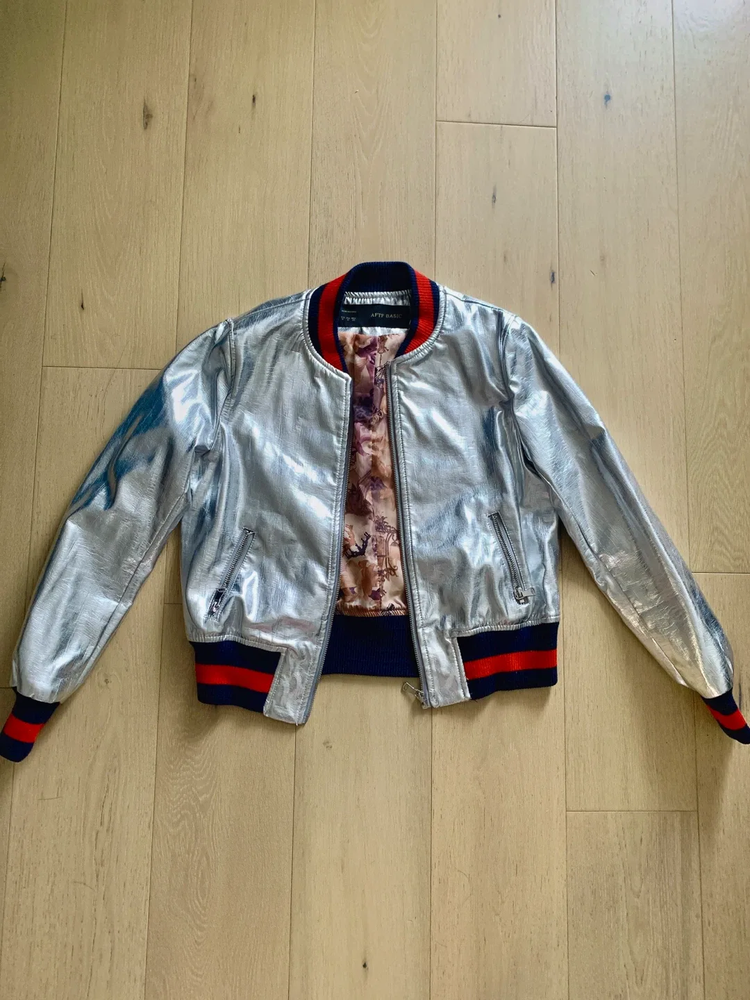 New Silver Bomber Jacket - Size M image indicator(4)