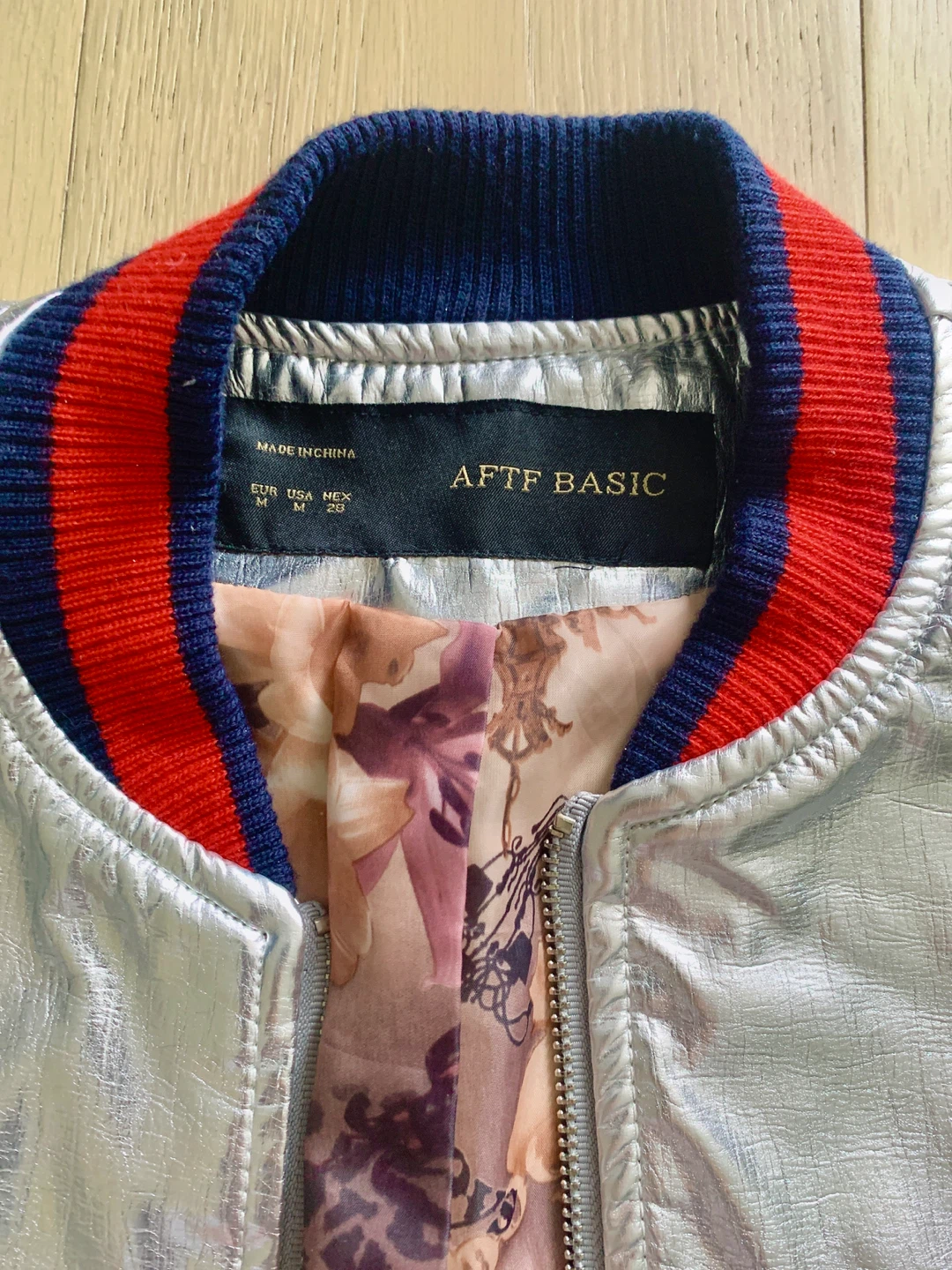 New Silver Bomber Jacket - Size M - photo 5