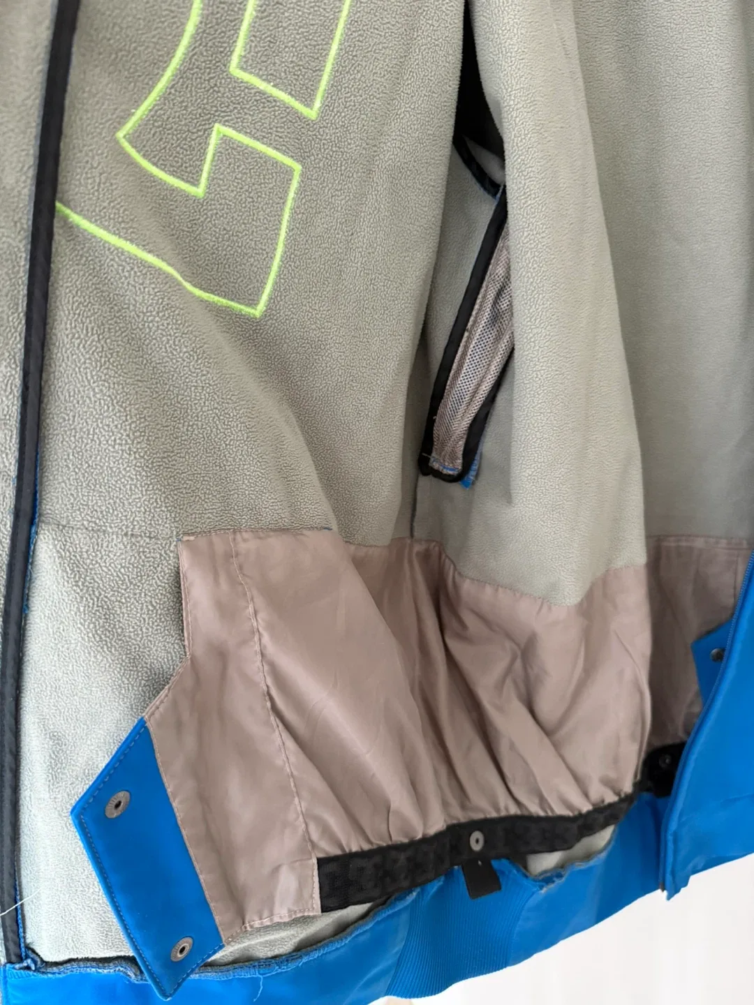 DC Snow Jacket - Size Medium image indicator(3)