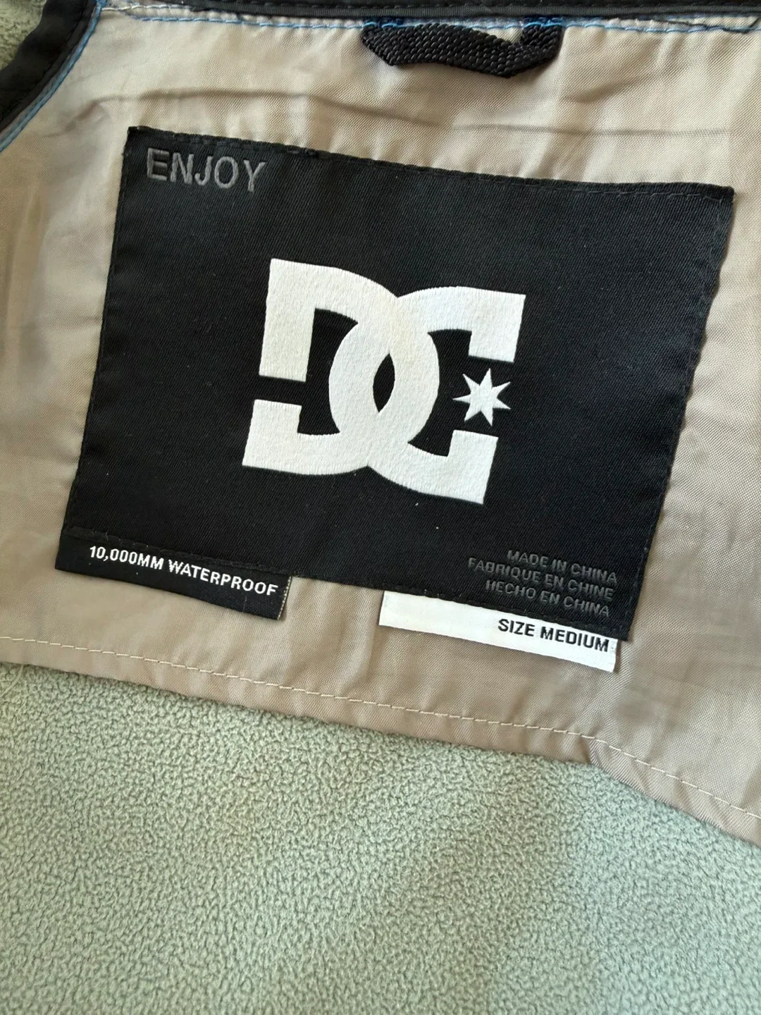 DC Snow Jacket - Size Medium image indicator(2)