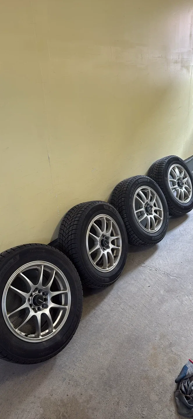 Subaru Crosstrek Michelin X-Ice Snow Tires 205/65R16 image indicator(3)