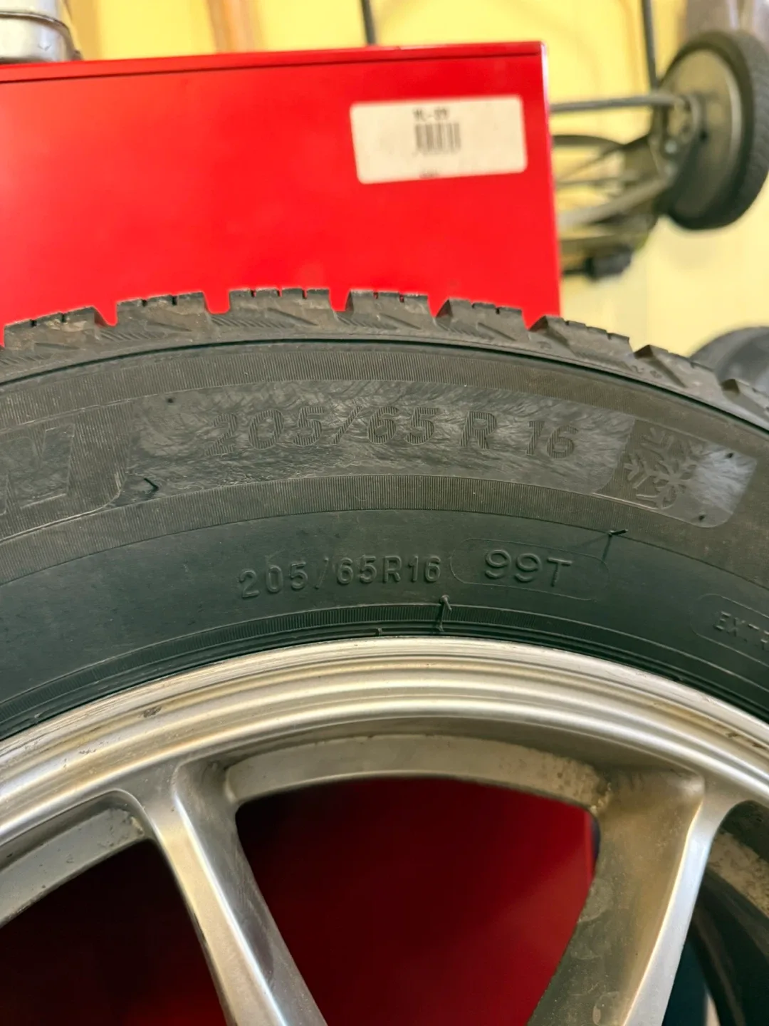 Subaru Crosstrek Michelin X-Ice Snow Tires 205/65R16 image indicator(8)