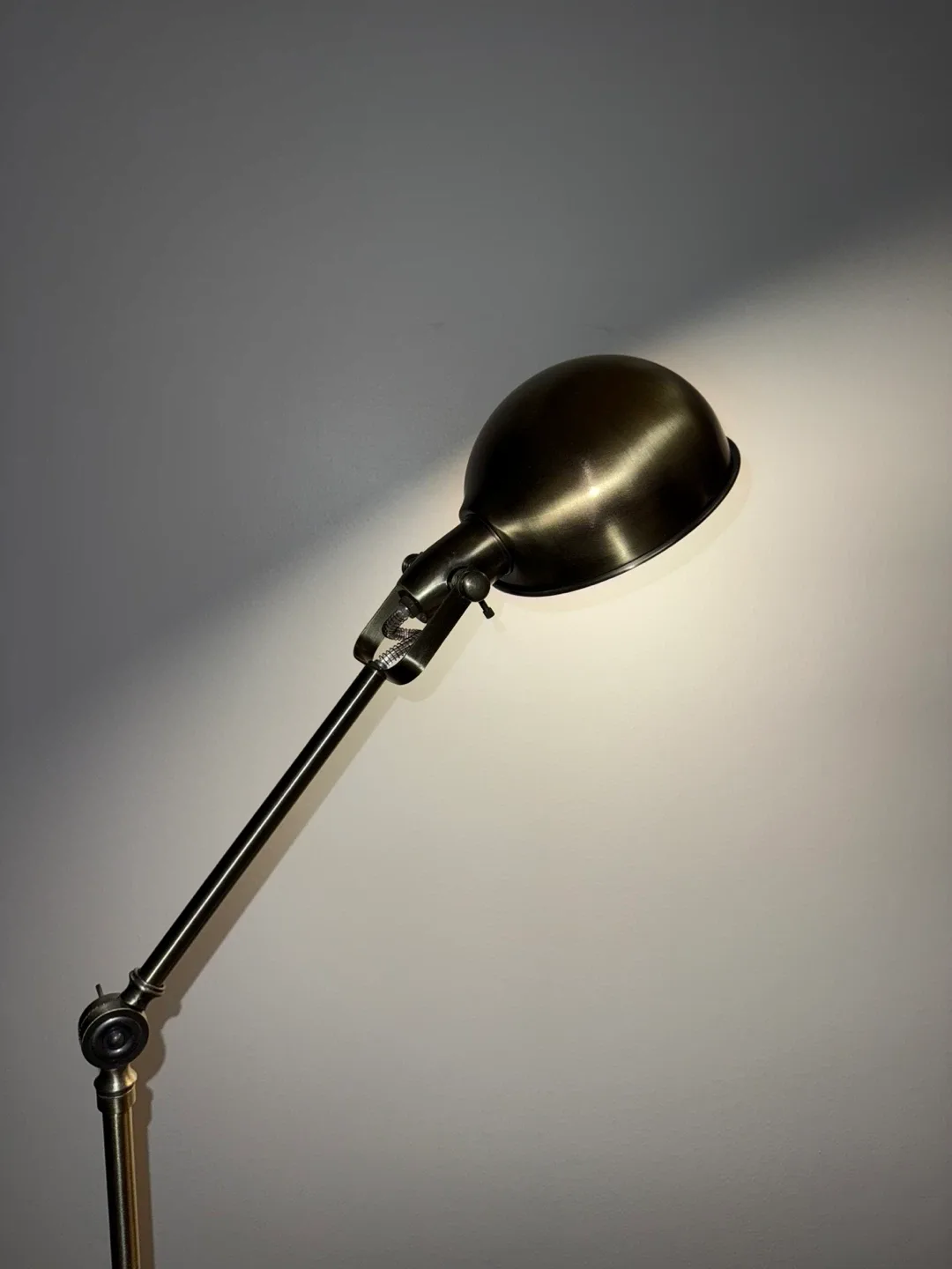 Adjustable Brass Floor Lamp image indicator(2)