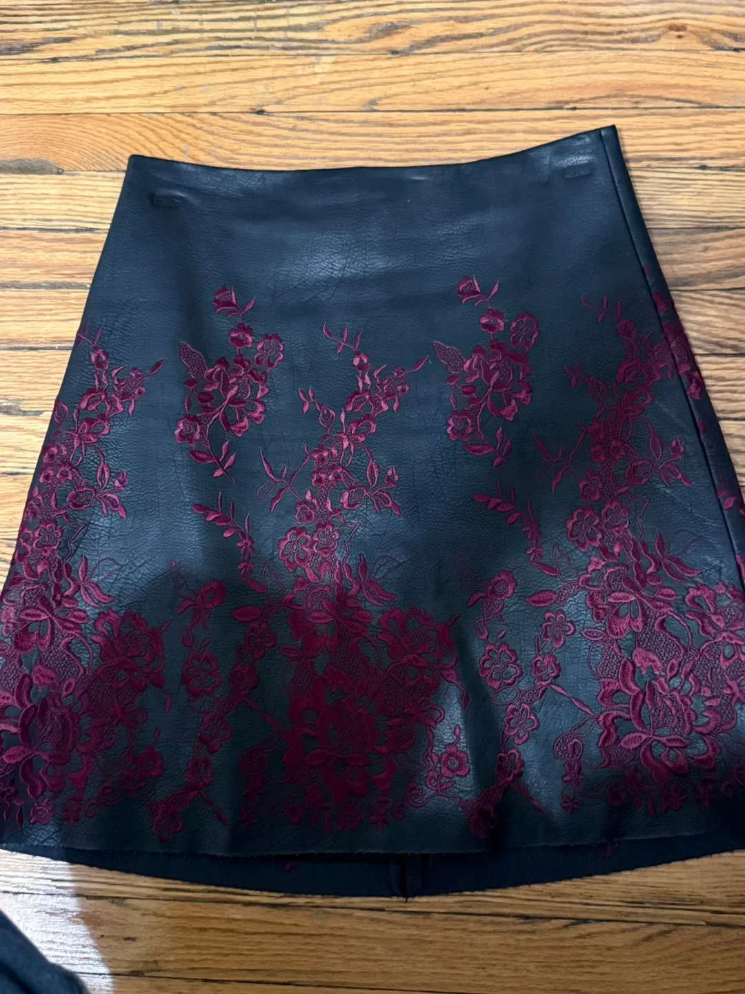 Club Monaco Black Leather Floral Skirt - Size 2 image indicator(3)