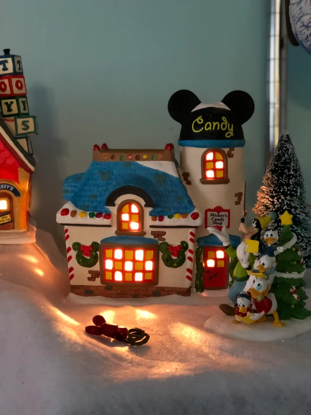 Mickey's House Christmas Village Collection image indicator(6)