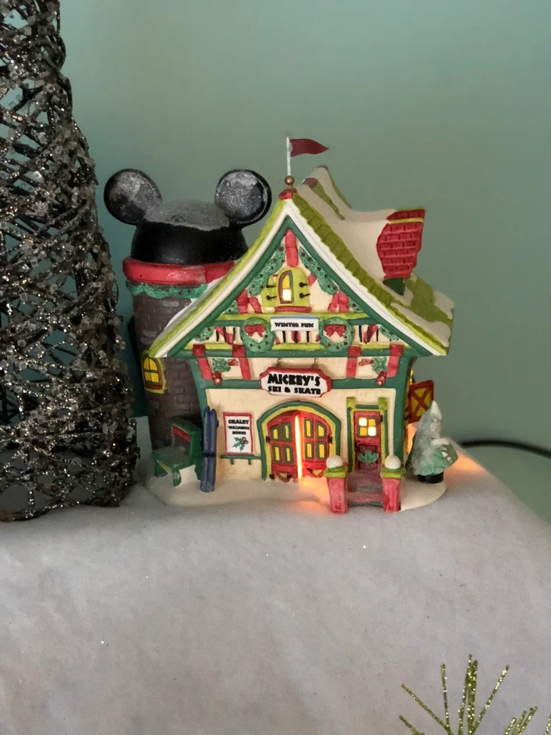 Mickey's House Christmas Village Collection image indicator(4)