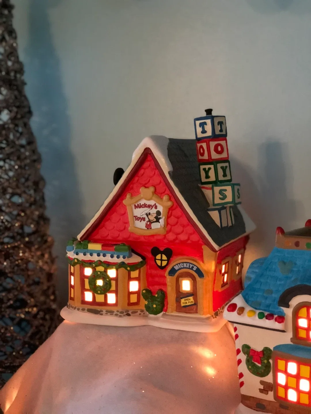 Mickey's House Christmas Village Collection image indicator(2)