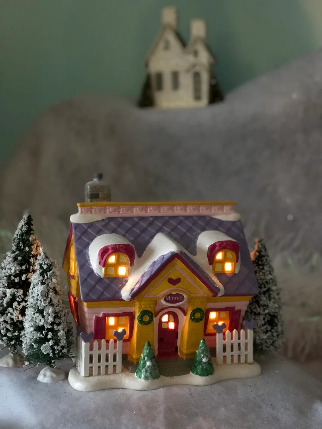 Mickey's House Christmas Village Collection image indicator(7)