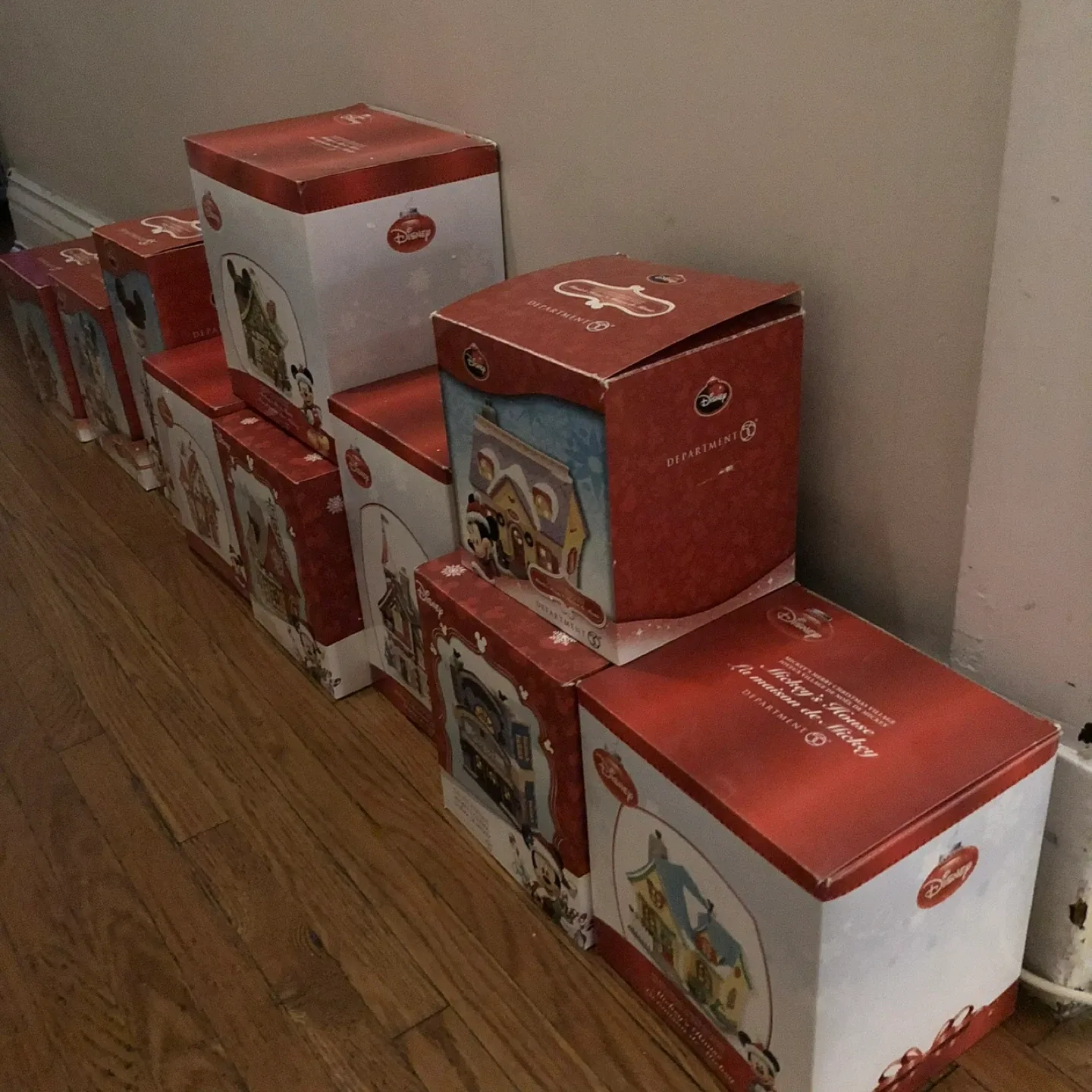 Mickey's House Christmas Village Collection image indicator(9)