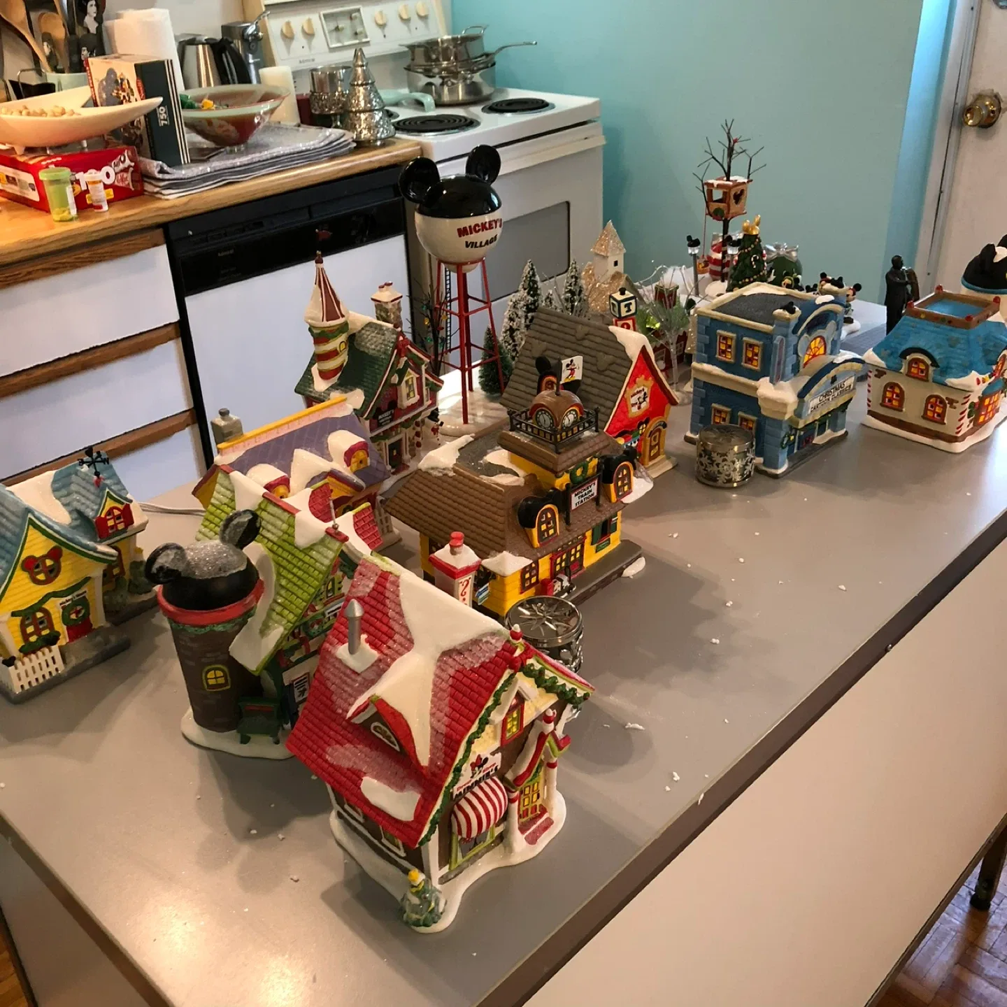 Mickey's House Christmas Village Collection image indicator(8)