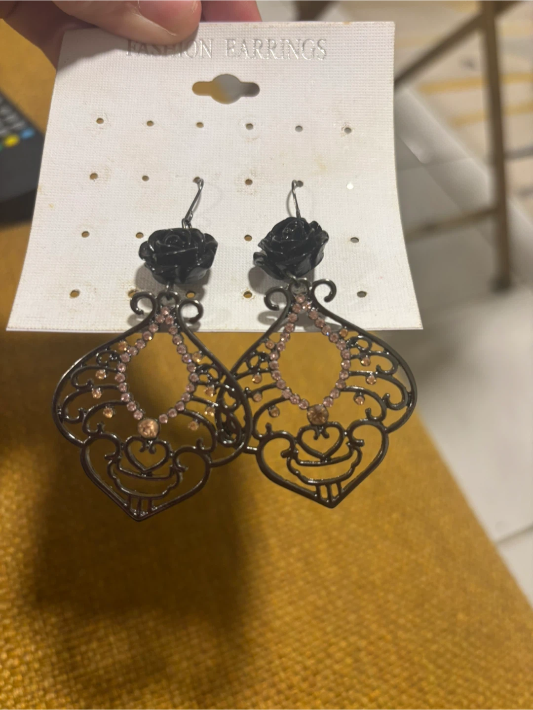 Fashion Earrings - Black Rose Design - photo 3