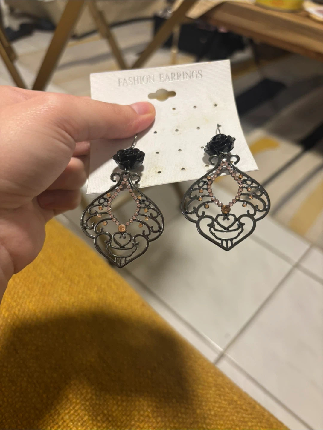 Fashion Earrings - Black Rose Design - photo 2
