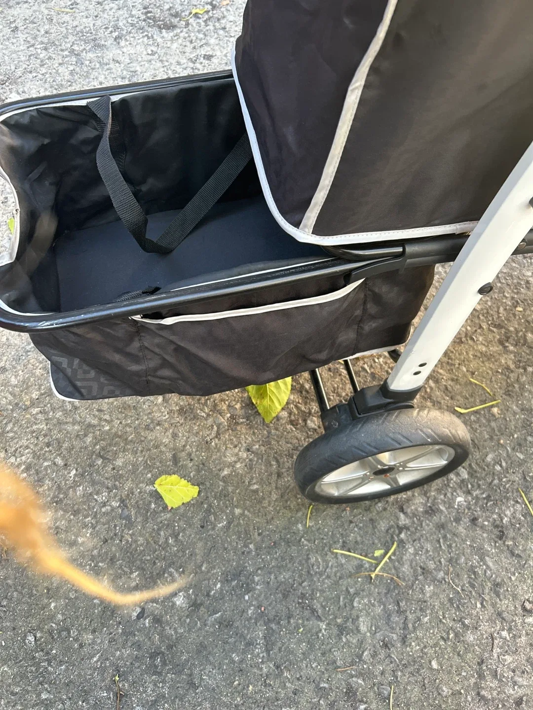 Gen7Pets Platinum Pet Stroller image indicator(2)