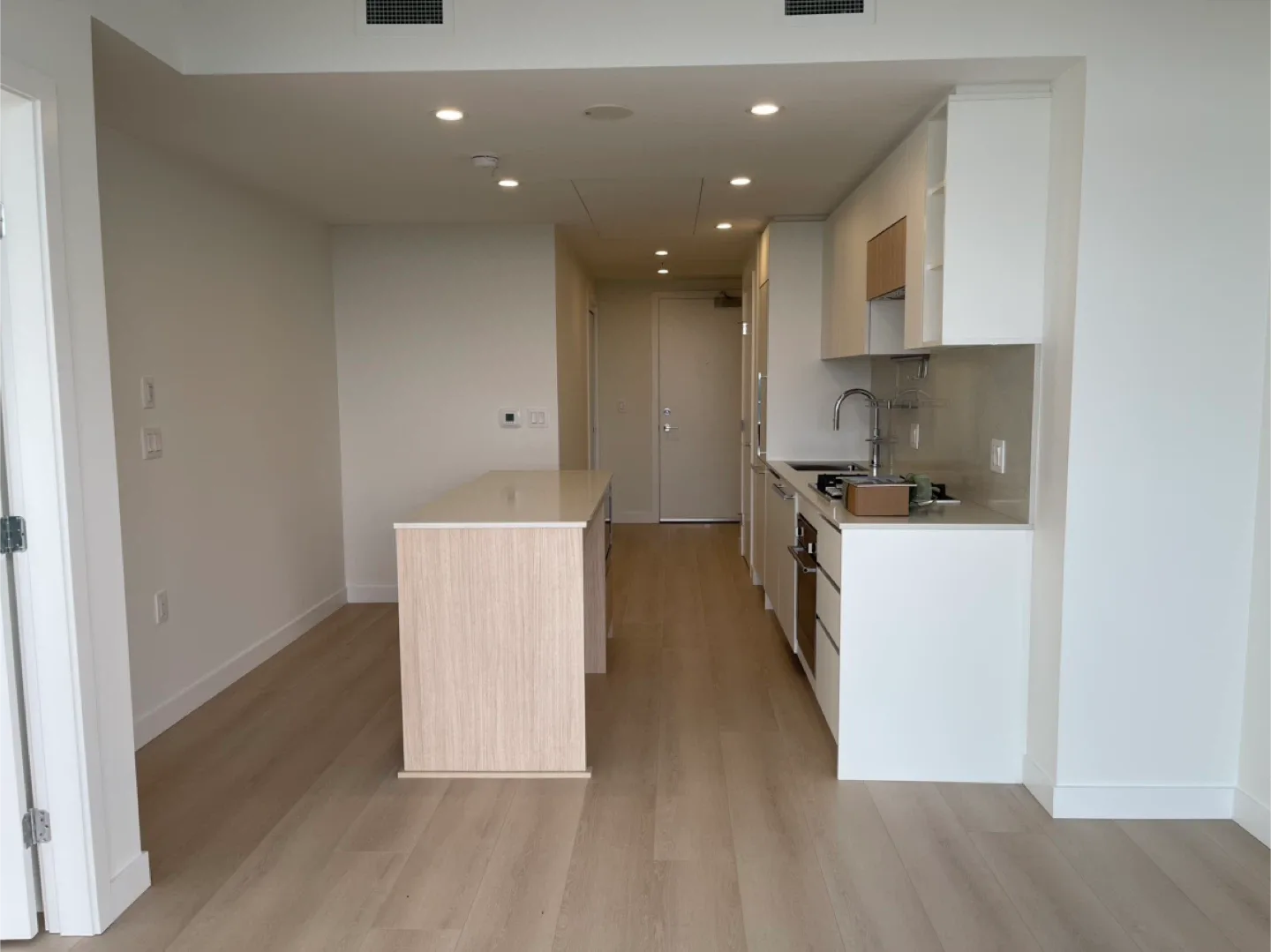 For Rent - 1 bed, 1 bath condo across king george skytrain image indicator(5)