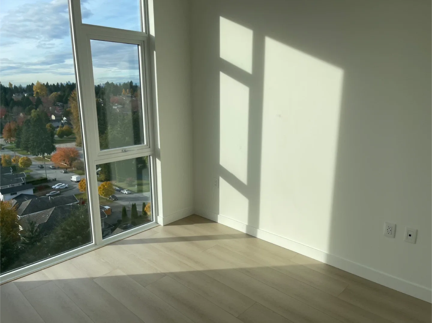 For Rent - 1 bed, 1 bath condo across king george skytrain image indicator(4)