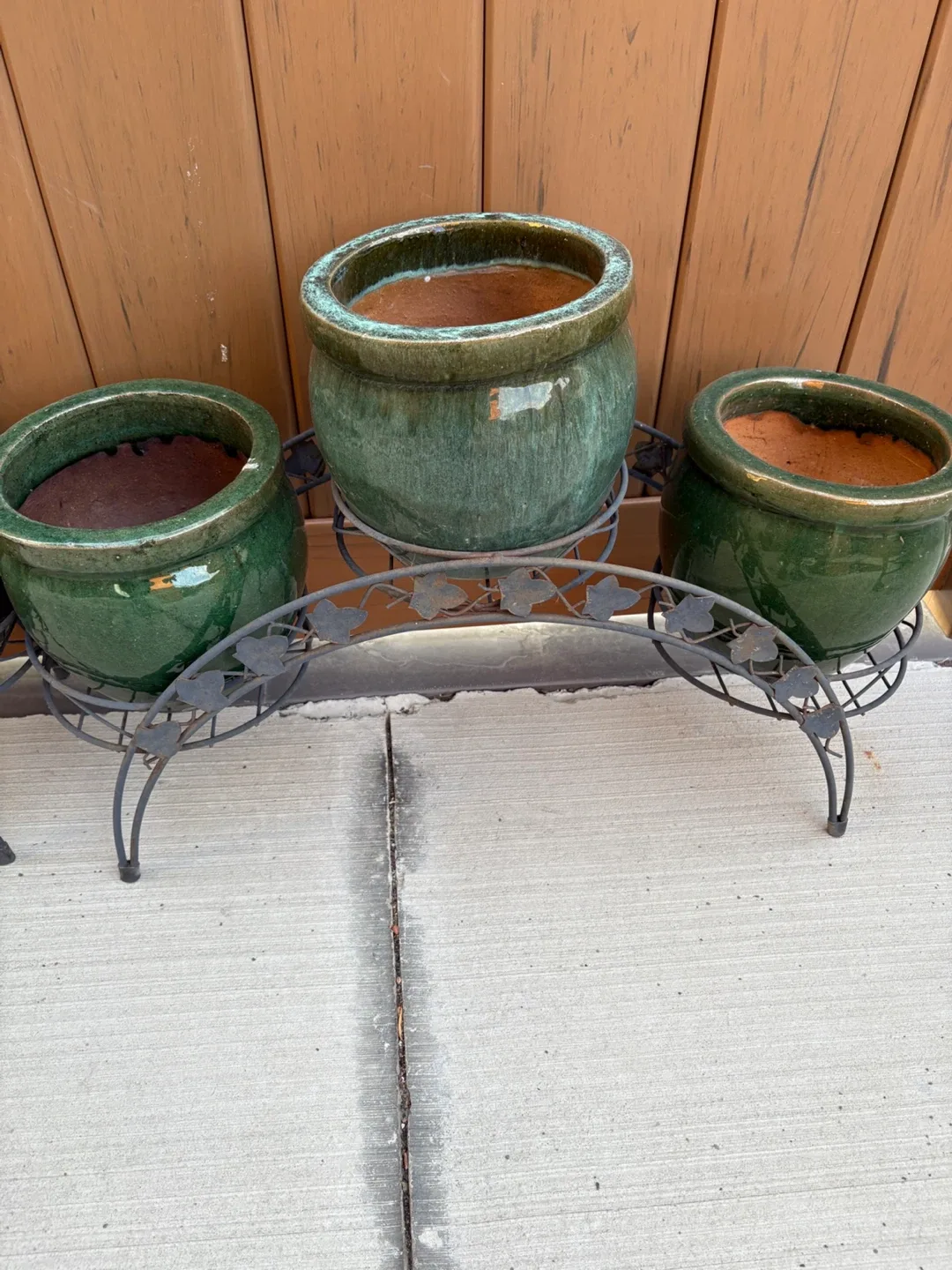 Plant pot holders with pots image indicator(2)