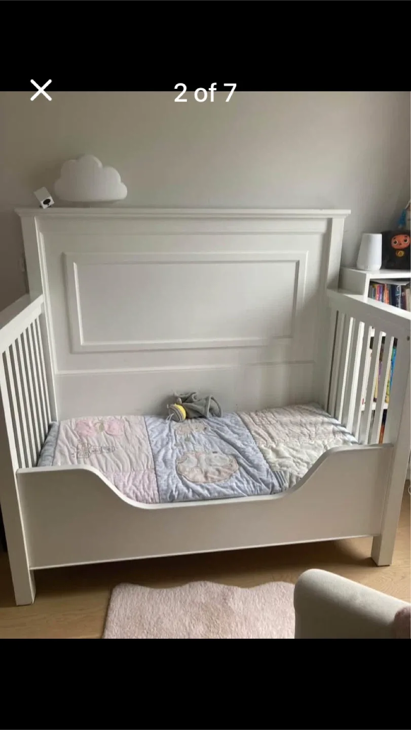 Convertible White Crib image indicator(2)