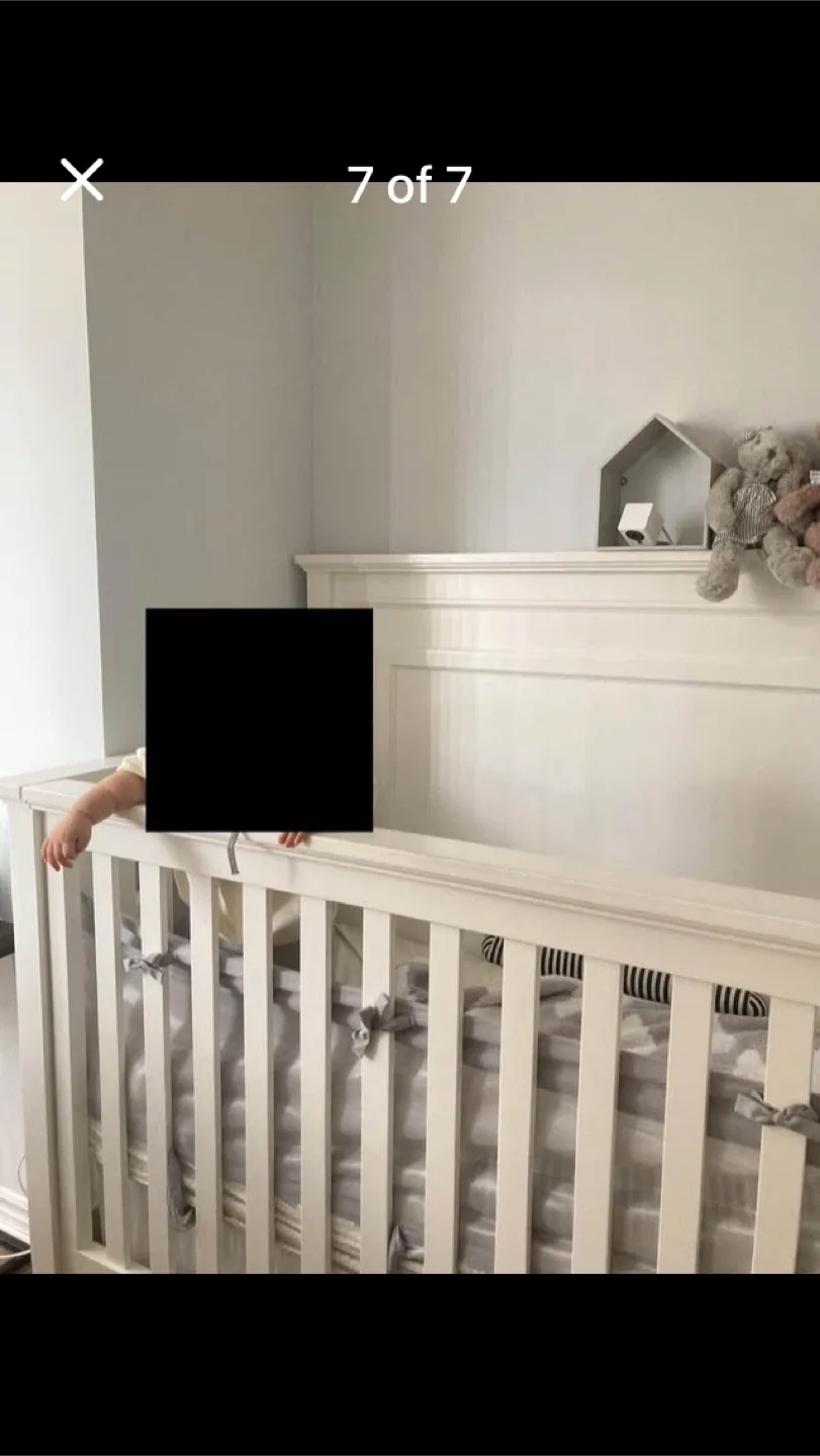 Convertible White Crib image indicator(5)