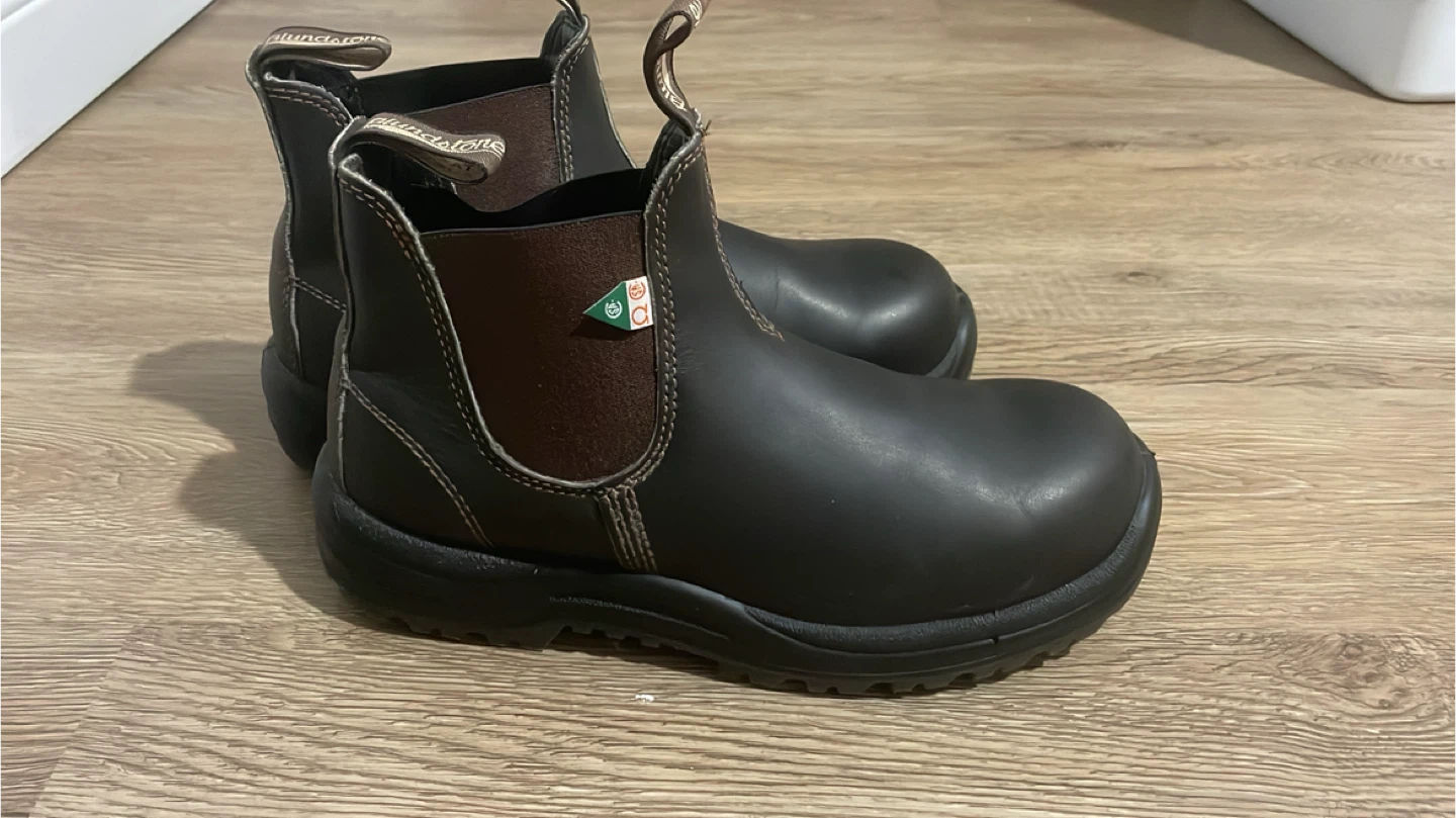 New Blundstone steel toe Boots us8.5