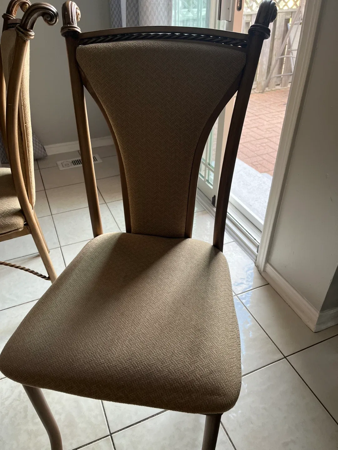 Dining Table and 6 Chairs image indicator(4)