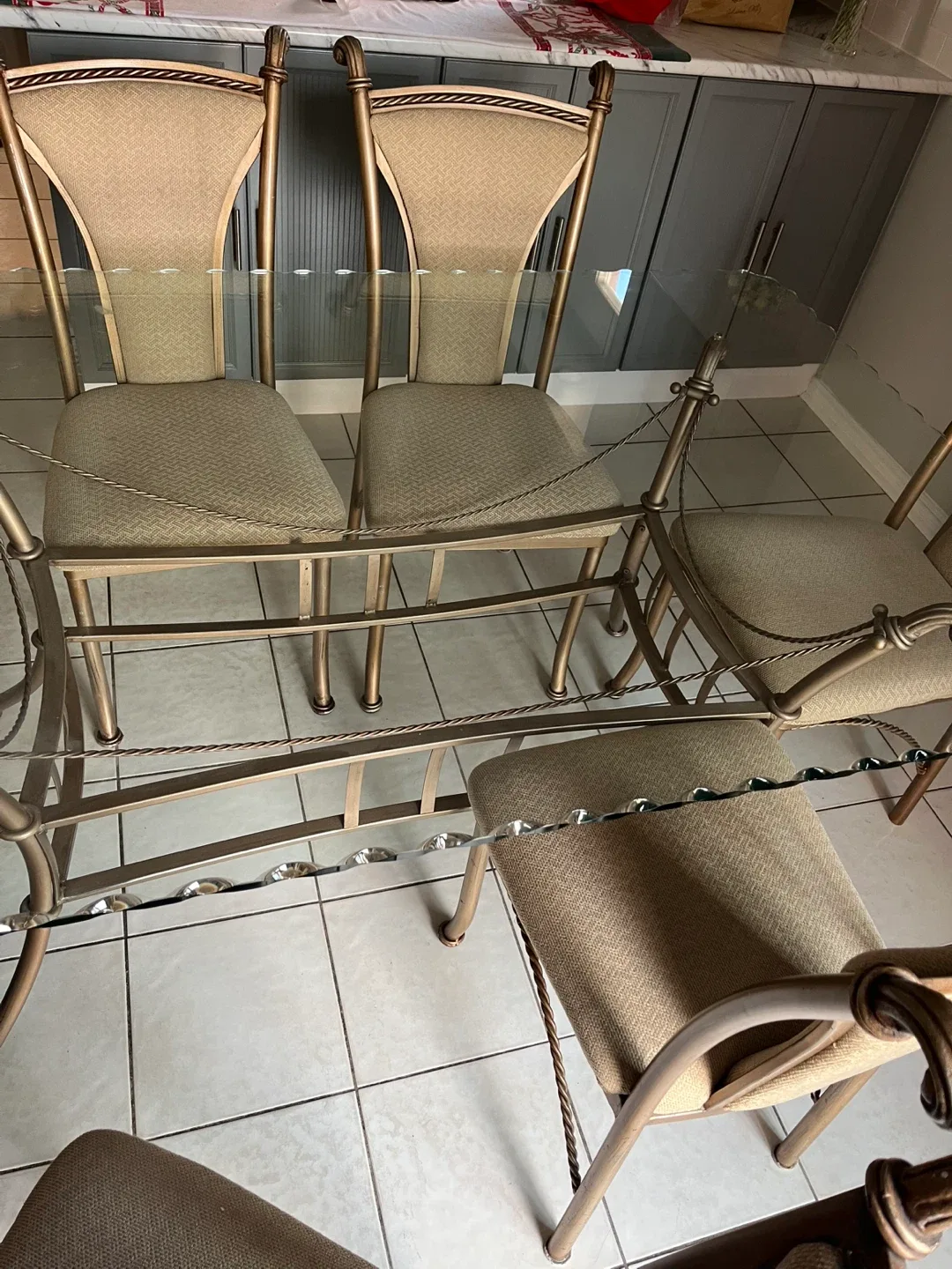 Dining Table and 6 Chairs image indicator(2)