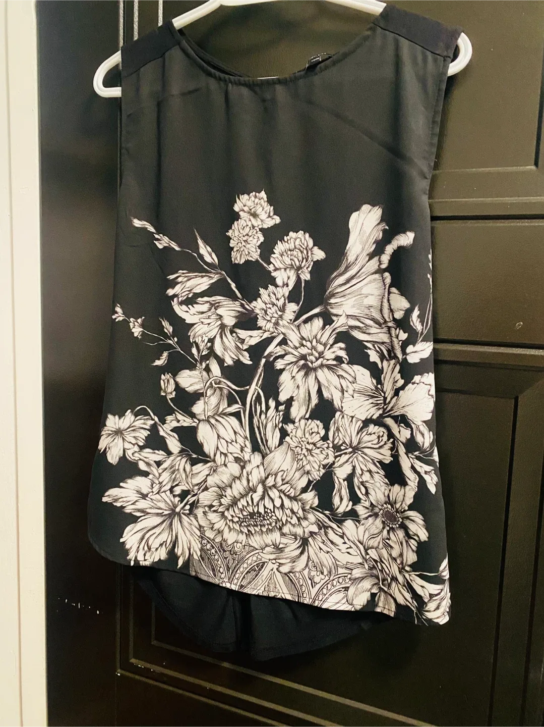 RW&CO. XS/TP Black Floral Top