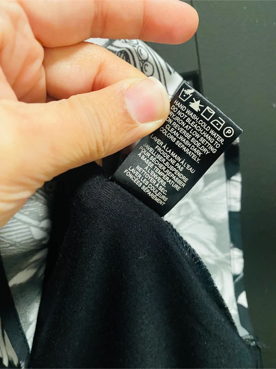 RW&CO. XS/TP Black Floral Top image indicator(5)