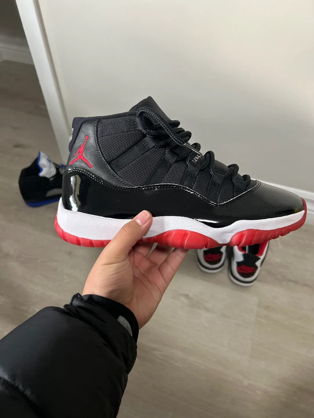 Air Jordan 11 Retro Black/True Red-White Size 9 image indicator(2)