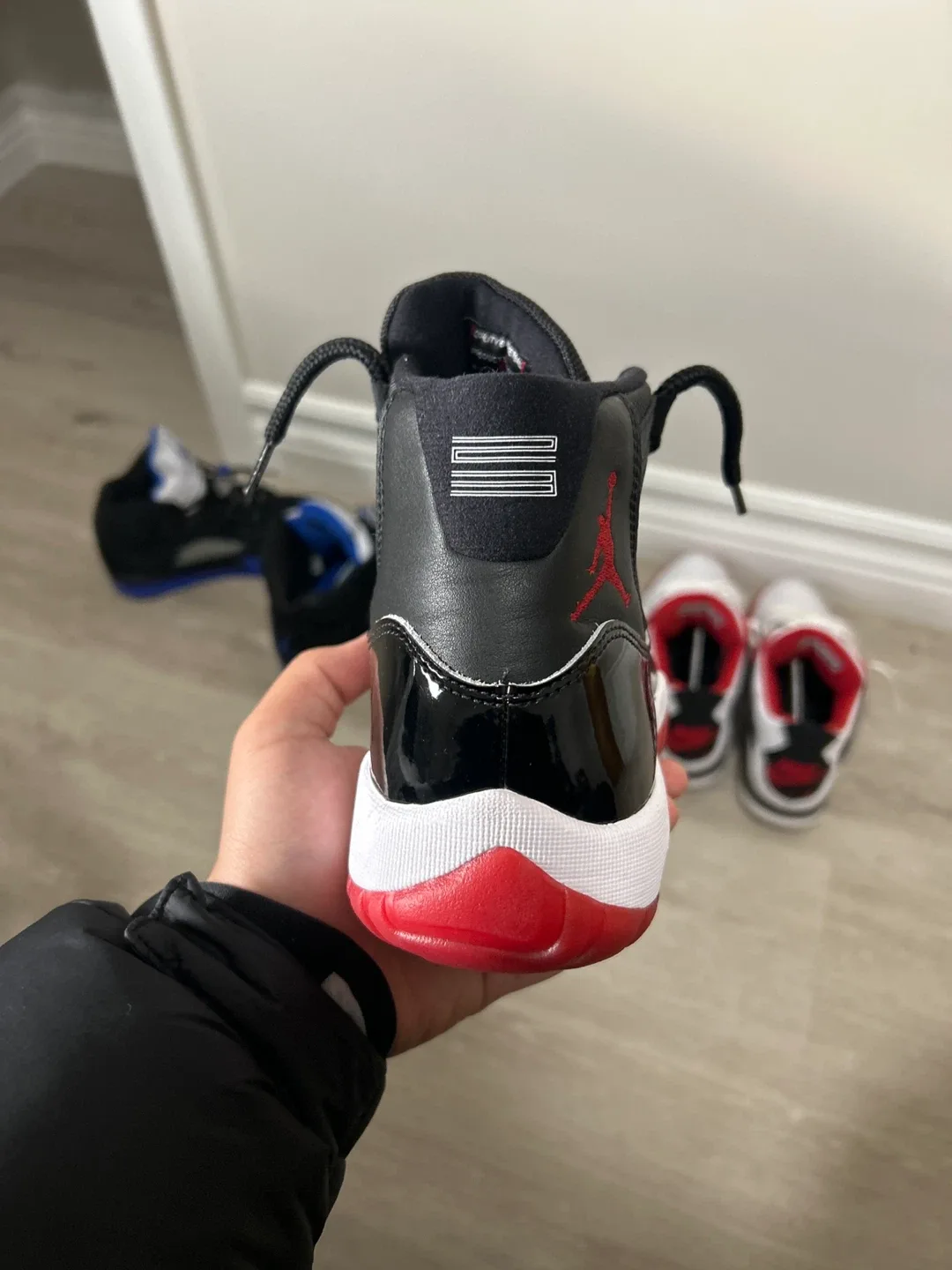 Air Jordan 11 Retro Black/True Red-White Size 9 image indicator(5)