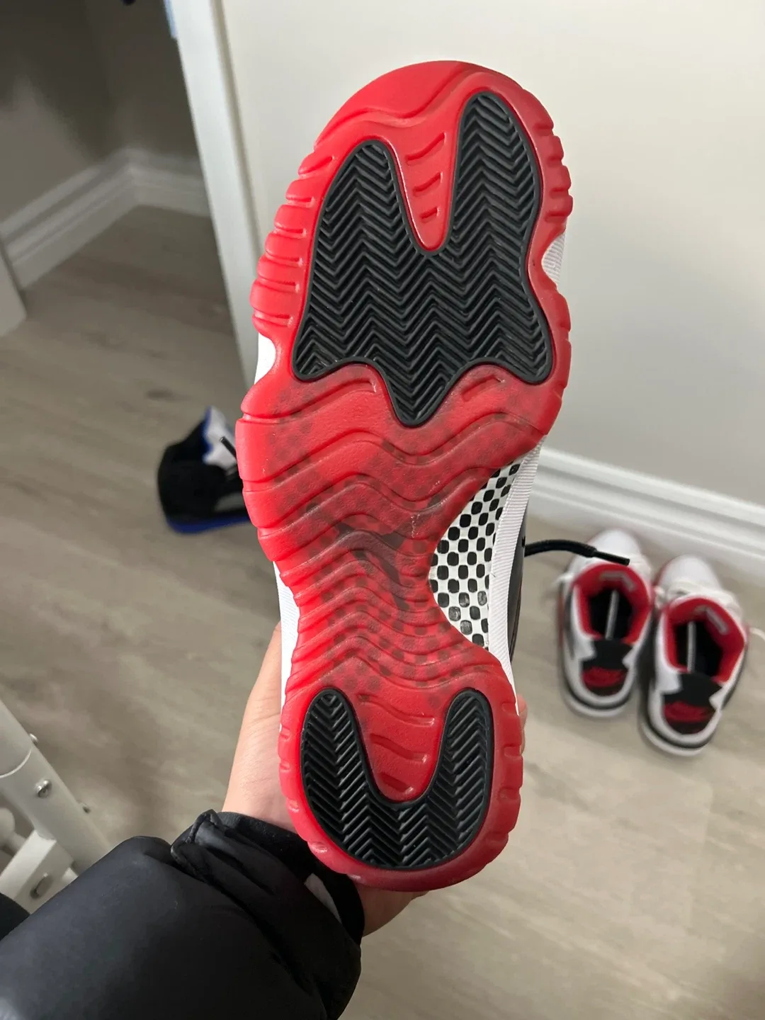 Air Jordan 11 Retro Black/True Red-White Size 9 image indicator(6)