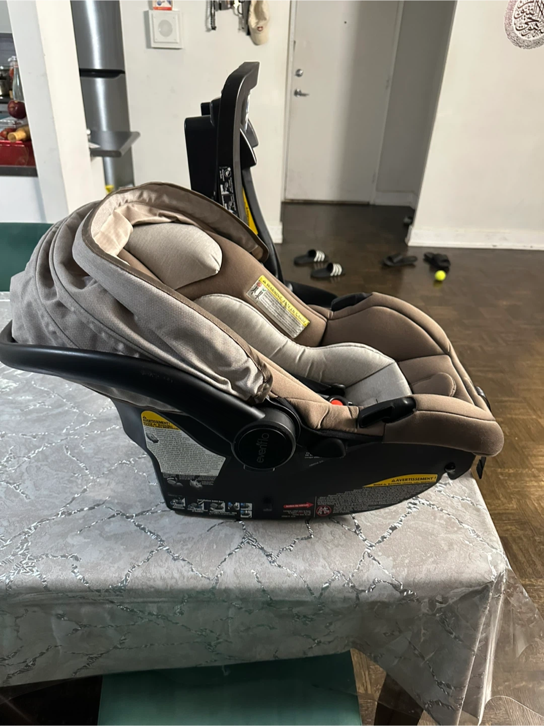 Evenflo Infant Car Seat with Base - photo 3