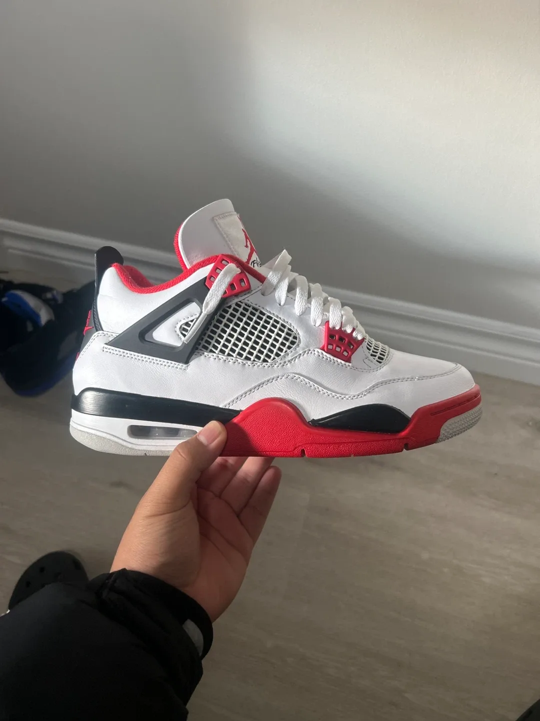 Air Jordan 4 Retros Fire Red image indicator(2)