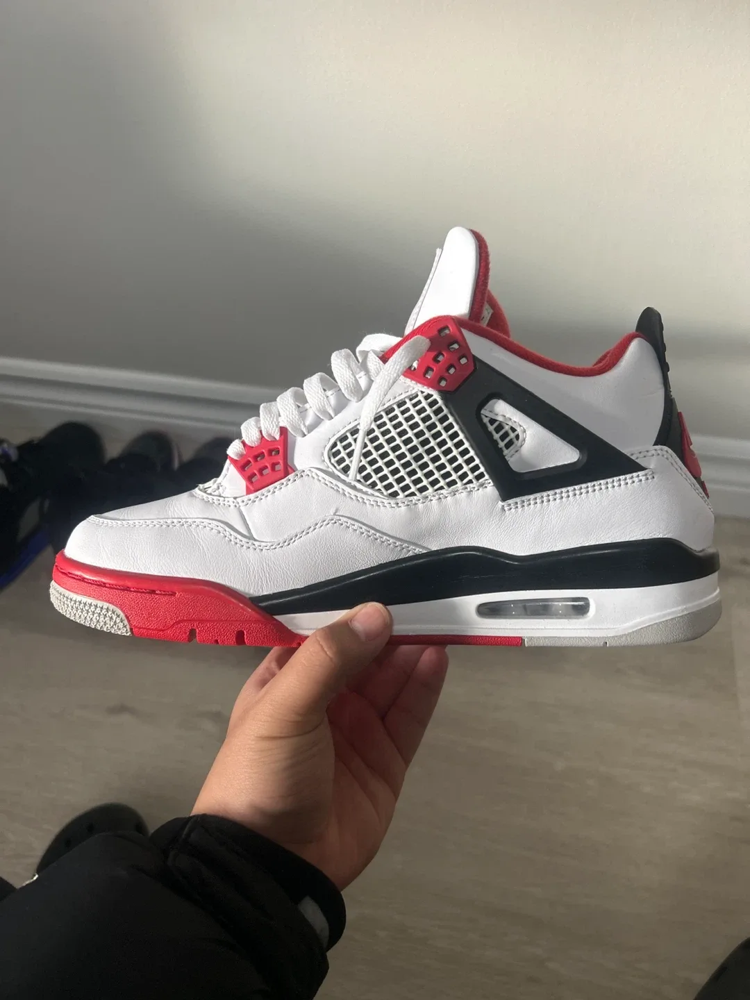 Air Jordan 4 Retros Fire Red image indicator(4)