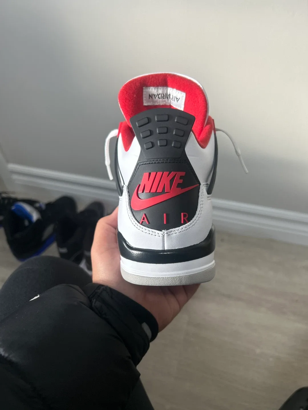 Air Jordan 4 Retros Fire Red image indicator(9)