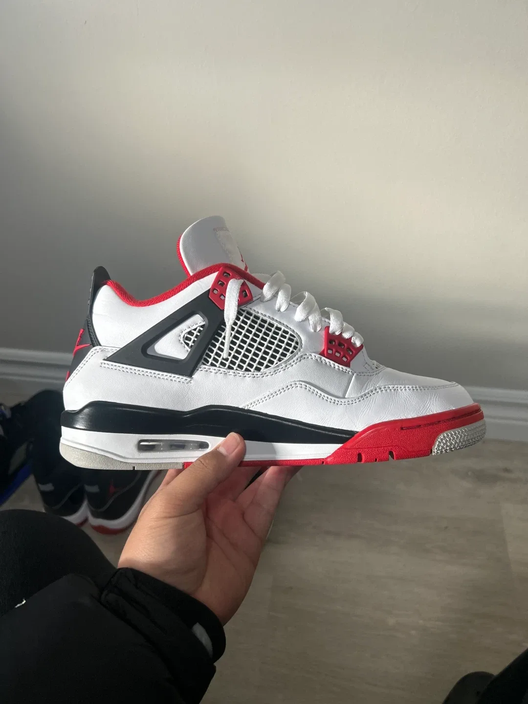 Air Jordan 4 Retros Fire Red image indicator(10)