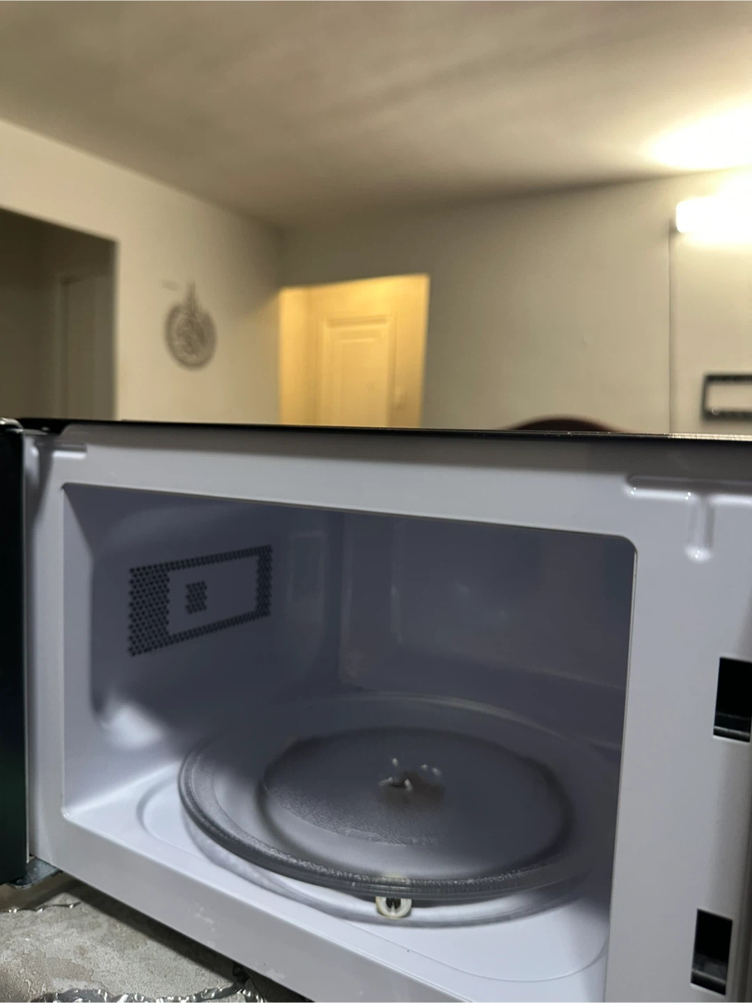 Hamilton Beach Microwave Oven - Like New! - photo 3