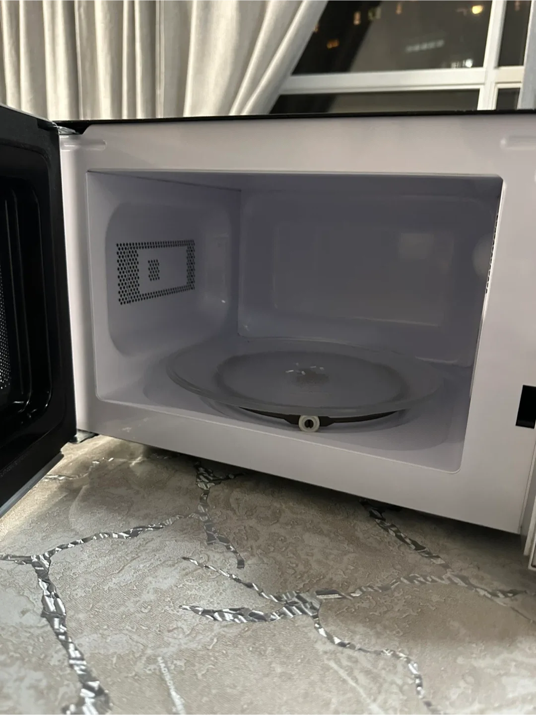 Hamilton Beach Microwave Oven - Like New! image indicator(5)